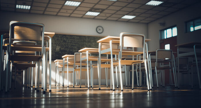 Illustrasjonsfoto av et tomt klasserom