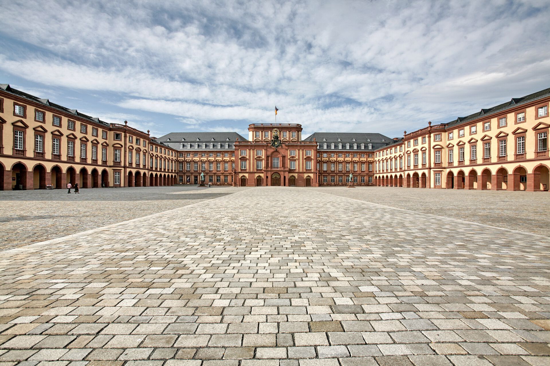 Schloss Mannheim, universitetets hovedbygning